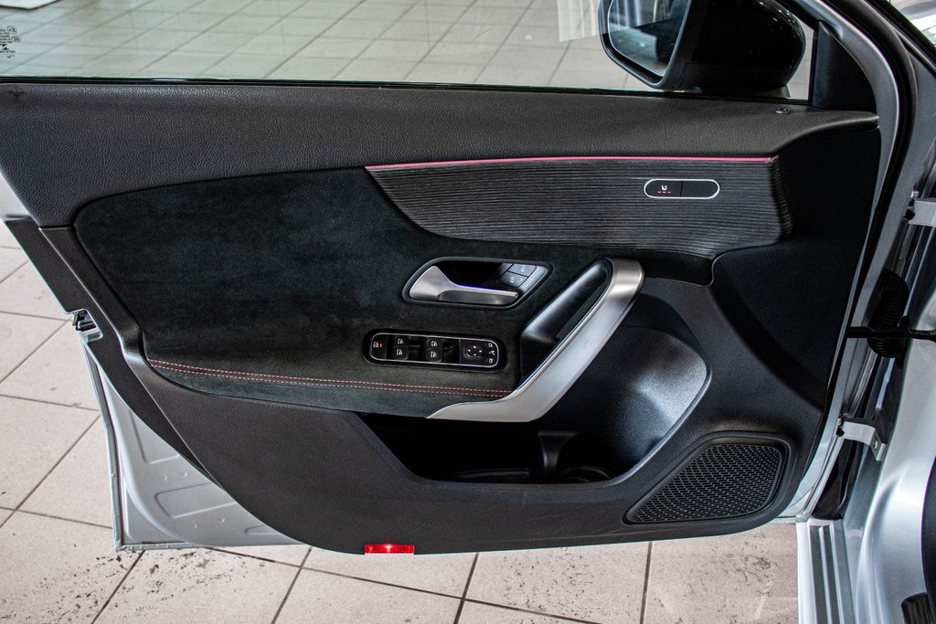 2022 Mercedes-Benz A-Class A 250 4MATIC NIGHT PACKAGE CUIR TOIT CAMERA in Montréal, Quebec - 20 - w1024h768px