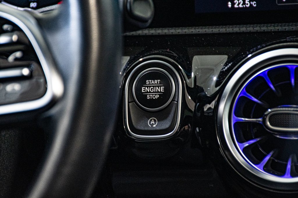2022 Mercedes-Benz A-Class A 250 4MATIC NIGHT PACKAGE CUIR TOIT CAMERA in Montréal, Quebec - 30 - w1024h768px