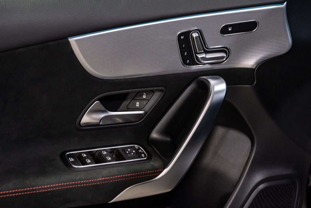 2022 Mercedes-Benz A-Class A 250 4MATIC NIGHT PACKAGE CUIR TOIT NAV CAMERA in Montréal, Quebec - 18 - w1024h768px