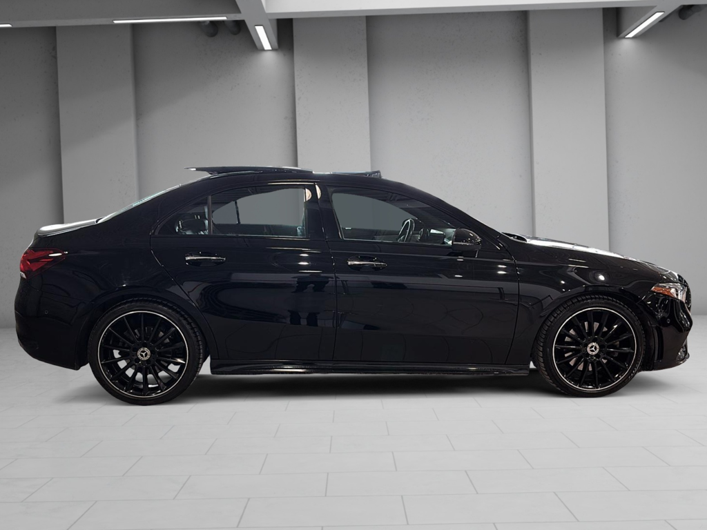 2022 Mercedes-Benz A-Class A 220 4MATIC AMG Night Package, TOIT CUIR in Montréal, Quebec - 18 - w1024h768px