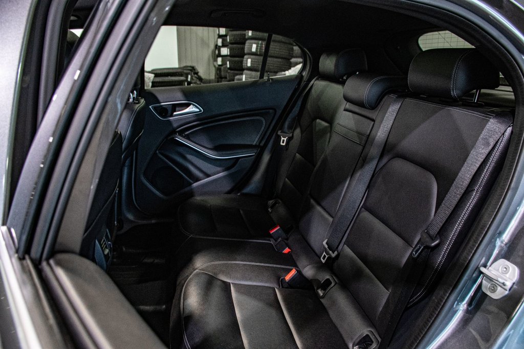 2017 Mercedes-Benz GLA 250 4MATIC TOIT PANO CUIR CAMERA in Montréal, Quebec - 24 - w1024h768px
