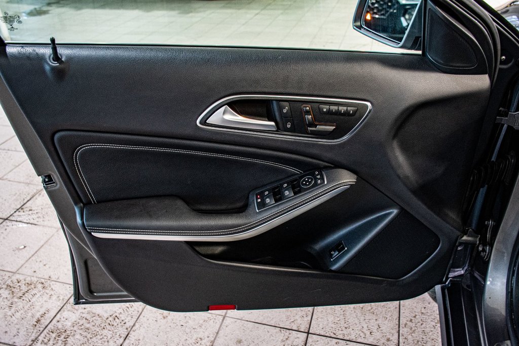 2017 Mercedes-Benz GLA 250 4MATIC TOIT PANO CUIR CAMERA in Montréal, Quebec - 23 - w1024h768px
