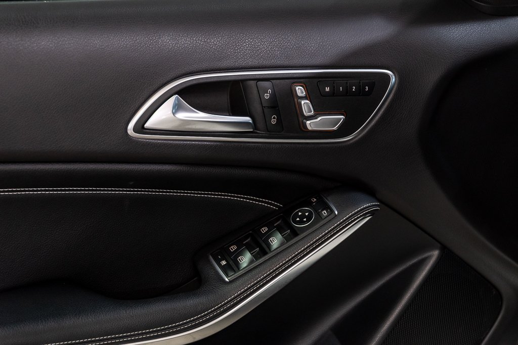 Mercedes-Benz GLA 250 4MATIC CUIR CAMERA 2019 à Montréal, Québec - 17 - w1024h768px