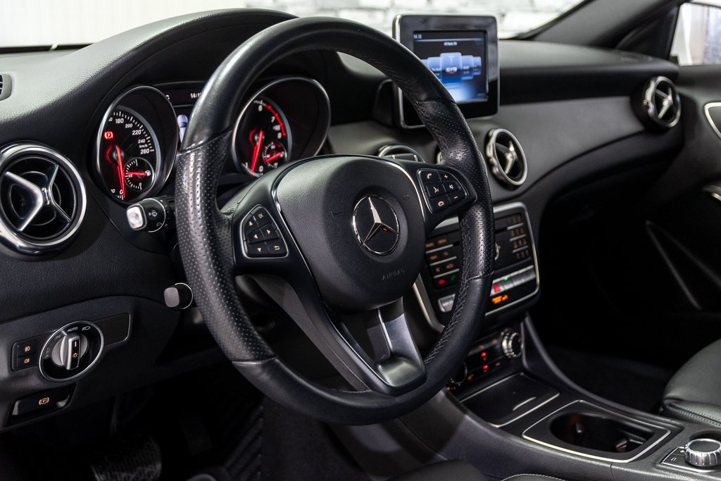 Mercedes-Benz GLA 250 4MATIC CUIR CAMERA 2019 à Montréal, Québec - 18 - w1024h768px