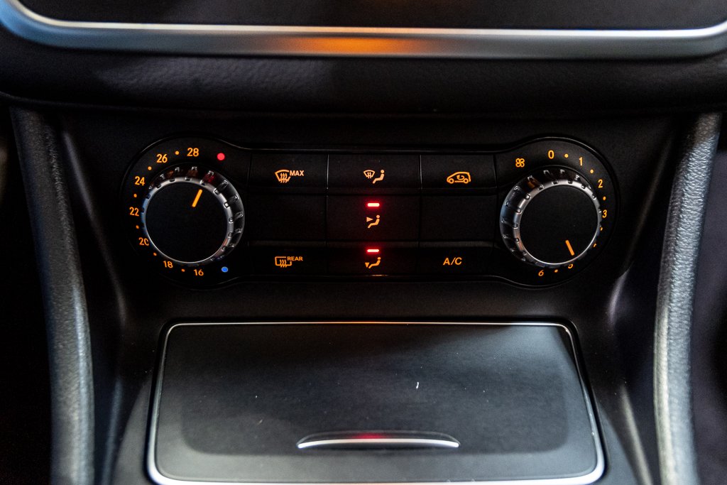 Mercedes-Benz GLA 250 4MATIC CUIR CAMERA 2019 à Montréal, Québec - 27 - w1024h768px