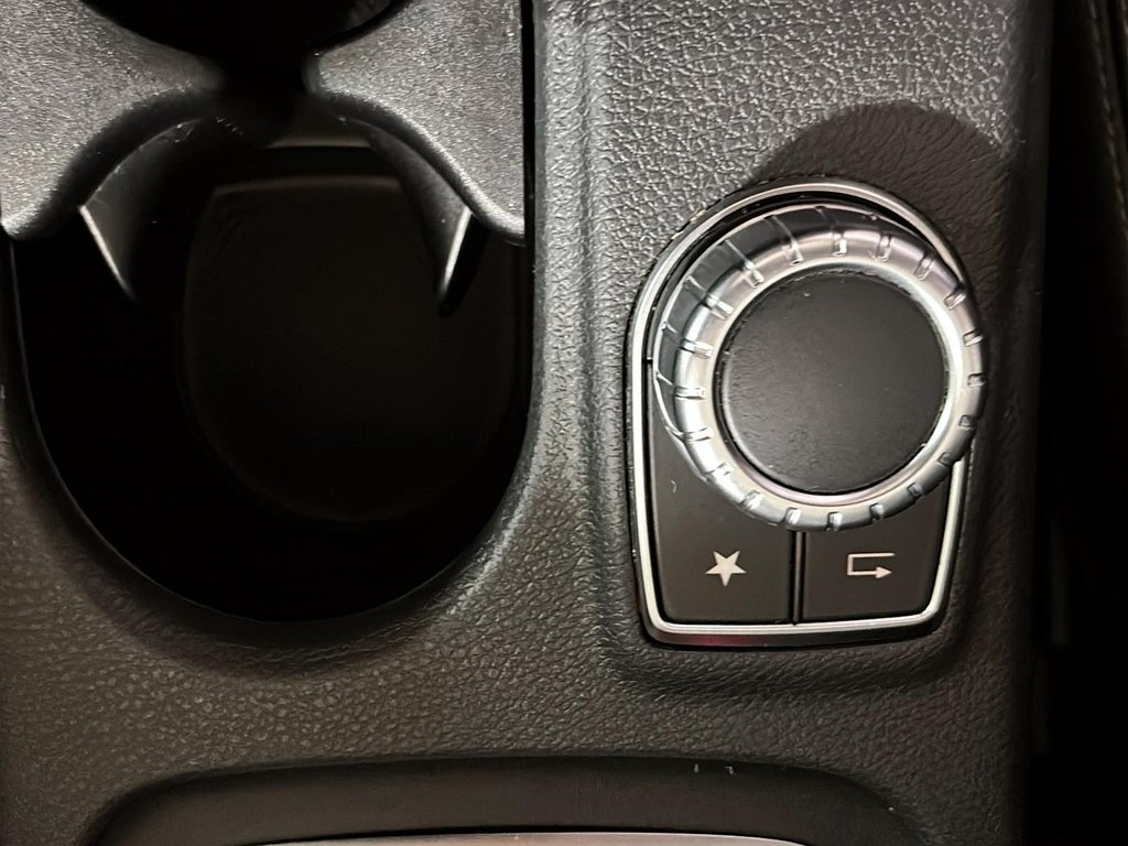 Mercedes-Benz GLA 250 AMG NIGHT PKG 4MATIC CUIR CAMERA 2020 à Montréal, Québec - 38 - w1024h768px