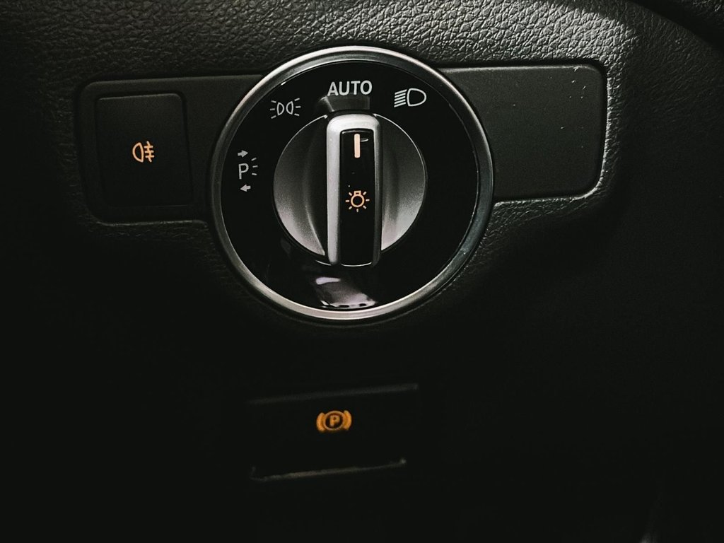 Mercedes-Benz GLA 250 AMG NIGHT PKG 4MATIC CUIR CAMERA 2020 à Montréal, Québec - 39 - w1024h768px