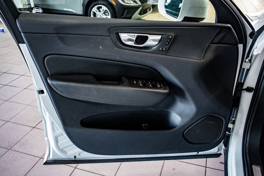 Volvo XC60 B6 MOMENTUM AWD CUIR TOIT PANO NAV CAMERA 2022 à Montréal, Québec - 15 - w1024h768px