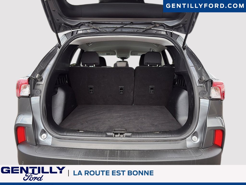 2022 Ford Escape SE Hybrid in Bécancour (Gentilly Sector), Quebec - 6 - w1024h768px