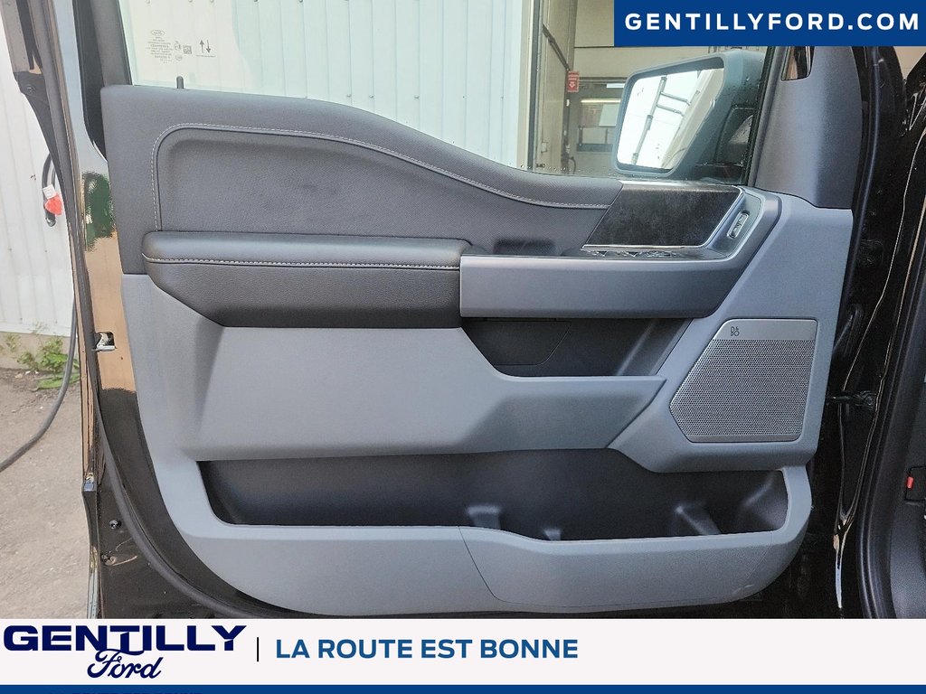 2025 Ford F-150 Lightning Flash in Bécancour (Gentilly Sector), Quebec - 11 - w1024h768px