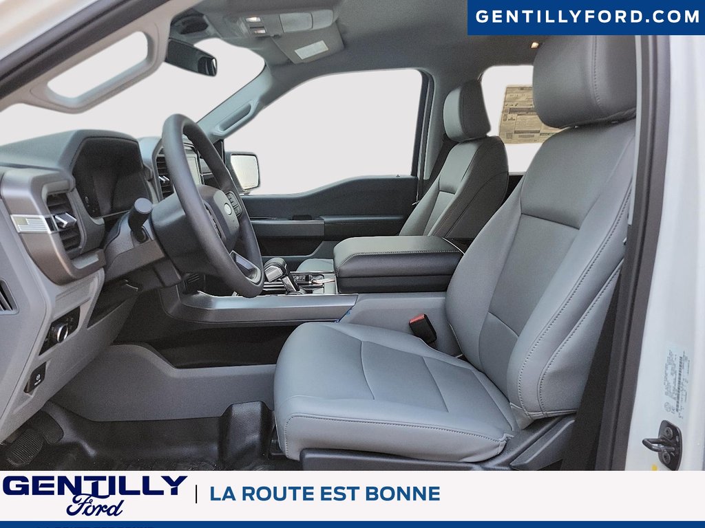 2025 Ford F-150 Lightning Pro in Bécancour (Gentilly Sector), Quebec - 7 - w1024h768px