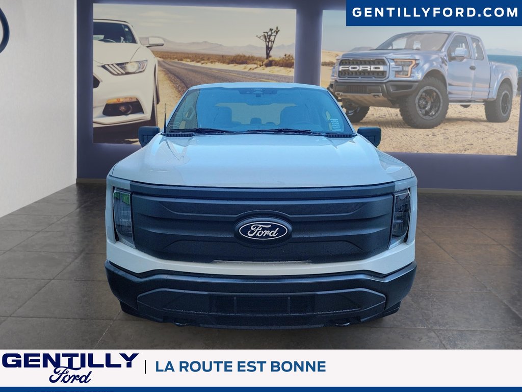 2025 Ford F-150 Lightning Pro in Bécancour (Gentilly Sector), Quebec - 2 - w1024h768px