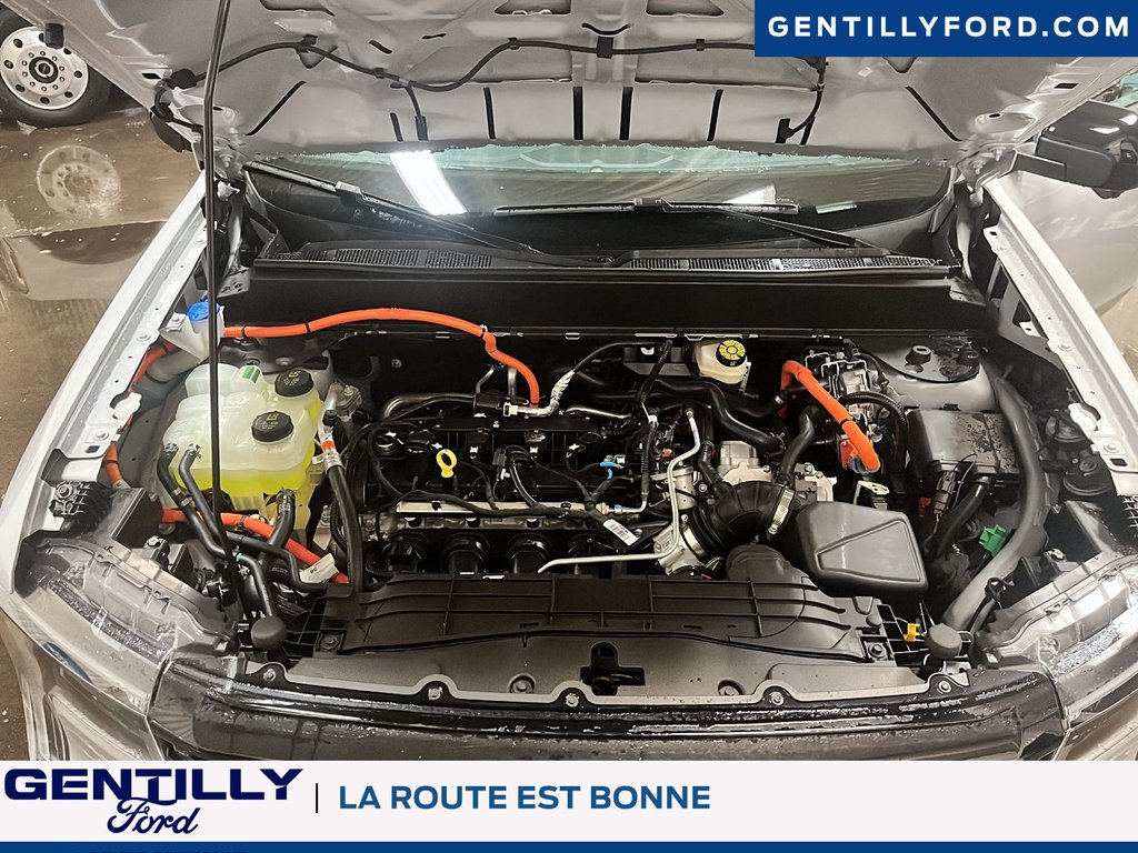 2025 Ford Maverick LARIAT in Bécancour (Gentilly Sector), Quebec - 8 - w1024h768px