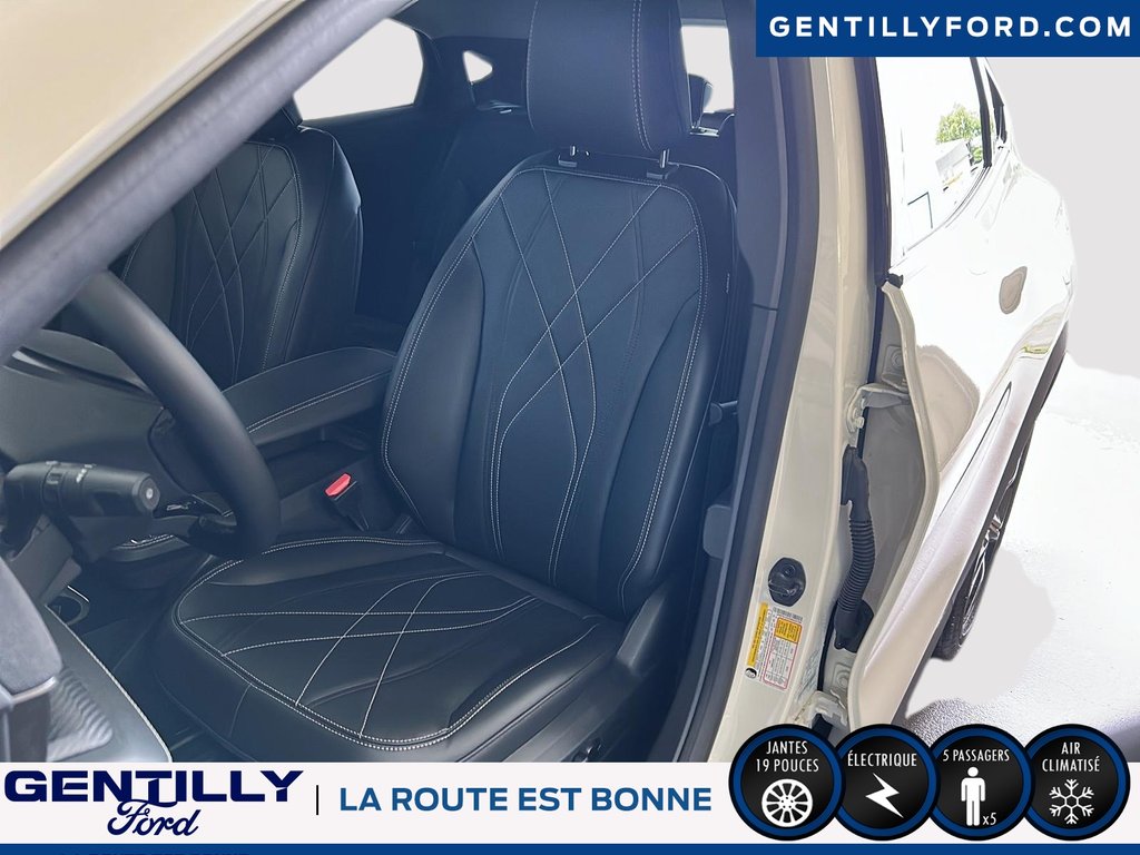 2025 Ford Mustang Mach-E Select in Bécancour (Gentilly Sector), Quebec - 8 - w1024h768px