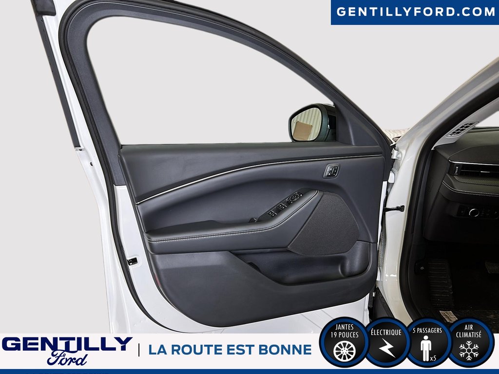 2025 Ford Mustang Mach-E Select in Bécancour (Gentilly Sector), Quebec - 10 - w1024h768px