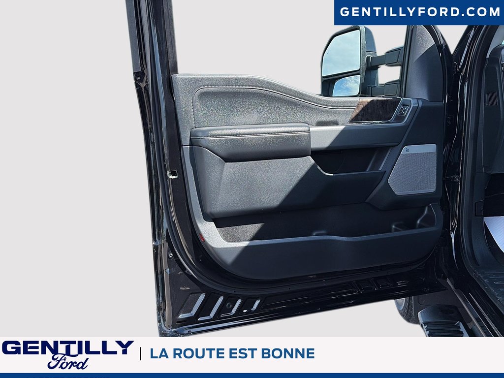 2023 Ford Super Duty F-250 SRW in Bécancour (Gentilly Sector), Quebec - 11 - w1024h768px