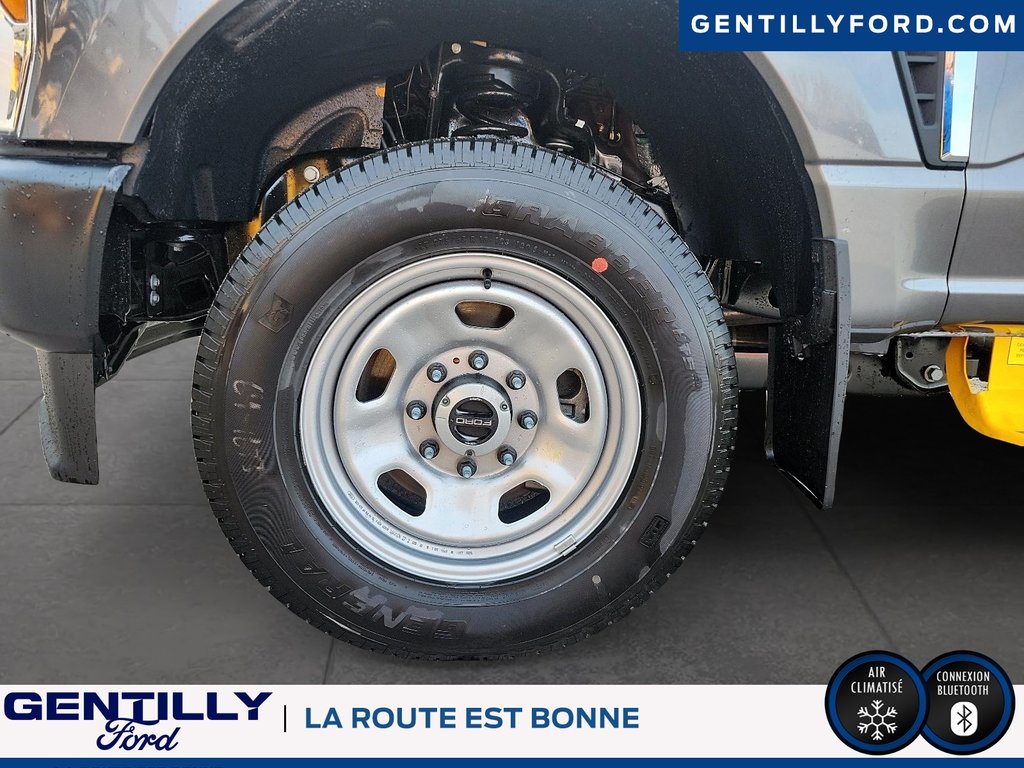 2025 Ford Super Duty F-350 SRW XL in Bécancour (Gentilly Sector), Quebec - 7 - w1024h768px