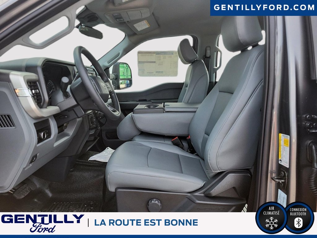 2025 Ford Super Duty F-350 SRW XL in Bécancour (Gentilly Sector), Quebec - 8 - w1024h768px