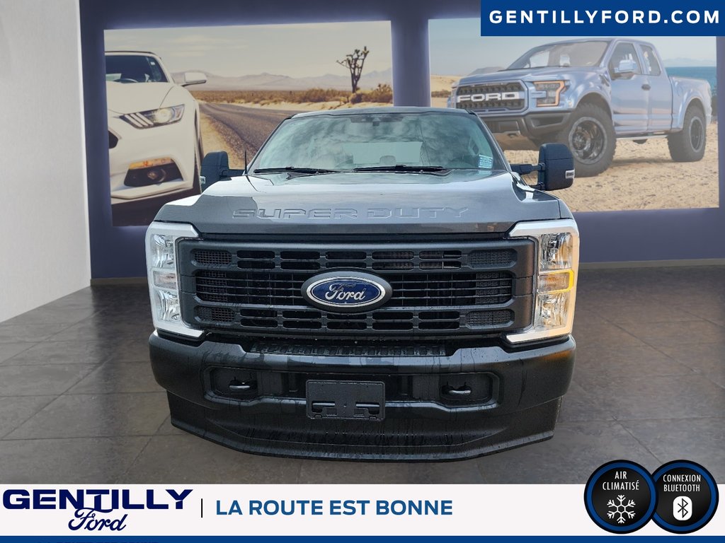 2025 Ford Super Duty F-350 SRW XL in Bécancour (Gentilly Sector), Quebec - 2 - w1024h768px