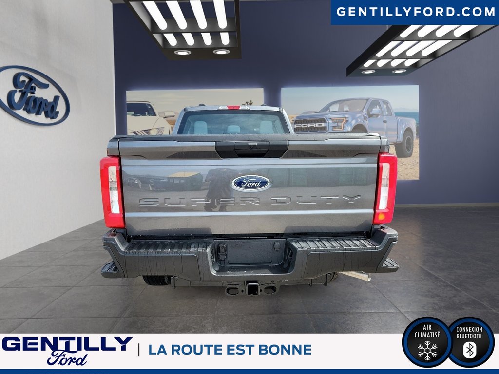 2025 Ford Super Duty F-350 SRW XL in Bécancour (Gentilly Sector), Quebec - 3 - w1024h768px