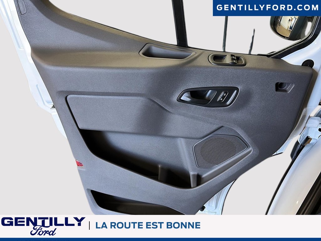 2025 Ford Transit Cargo Van in Bécancour (Gentilly Sector), Quebec - 10 - w1024h768px