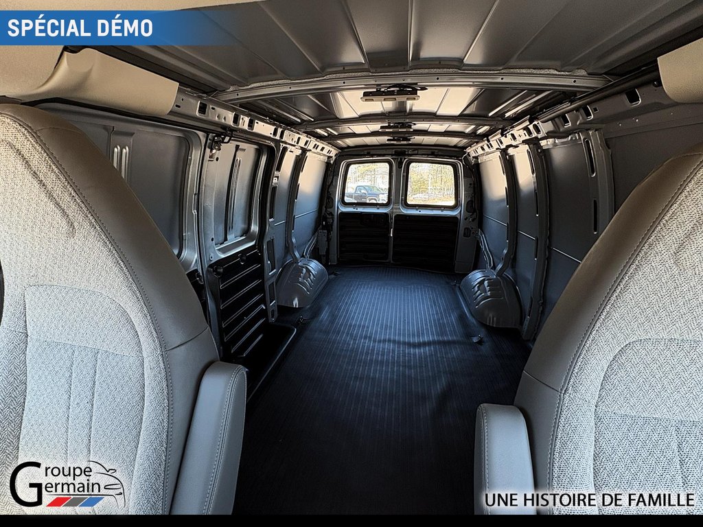 2024 Chevrolet Express Cargo 3500 in St-Raymond, Quebec - 10 - w1024h768px