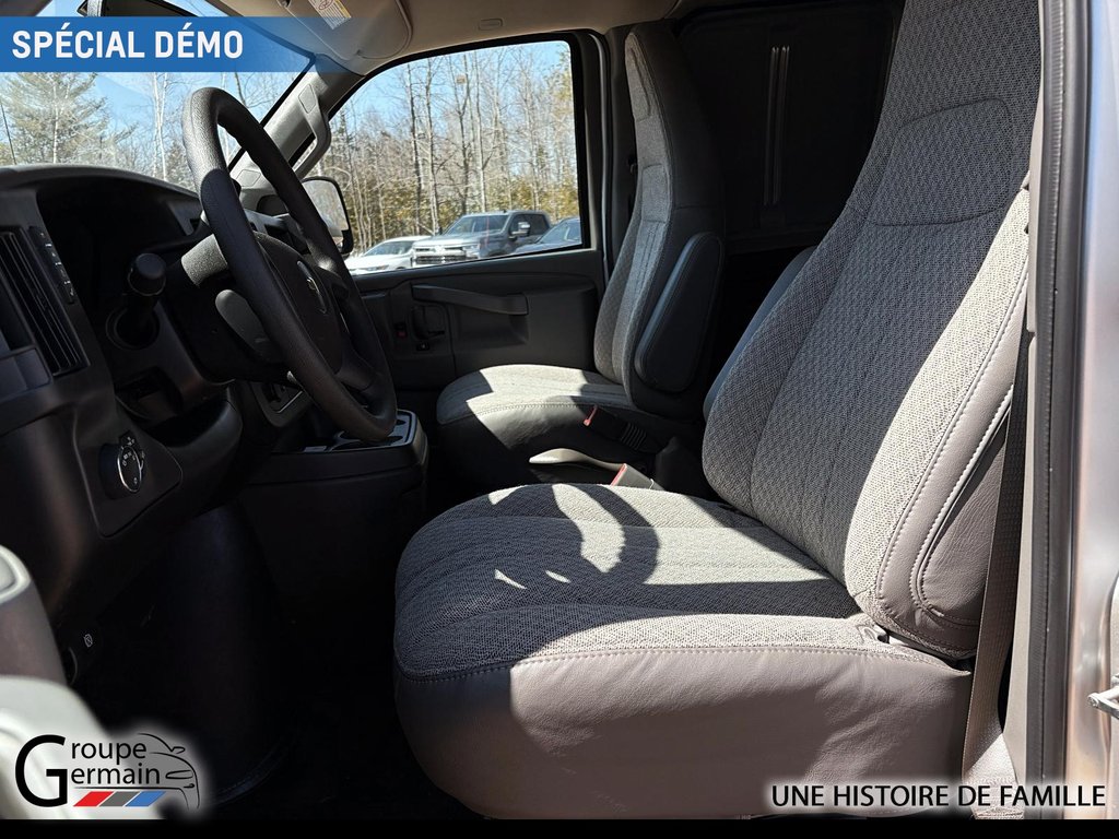 2024 Chevrolet Express Cargo 3500 in St-Raymond, Quebec - 12 - w1024h768px