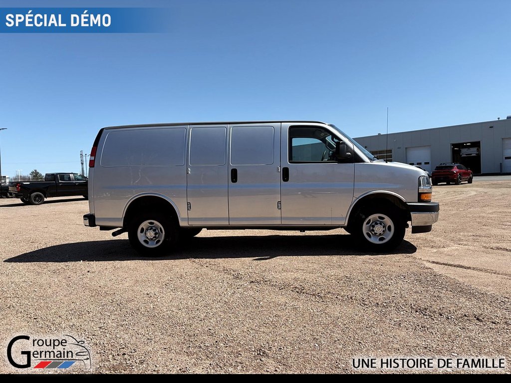 2024 Chevrolet Express Cargo 3500 in St-Raymond, Quebec - 2 - w1024h768px
