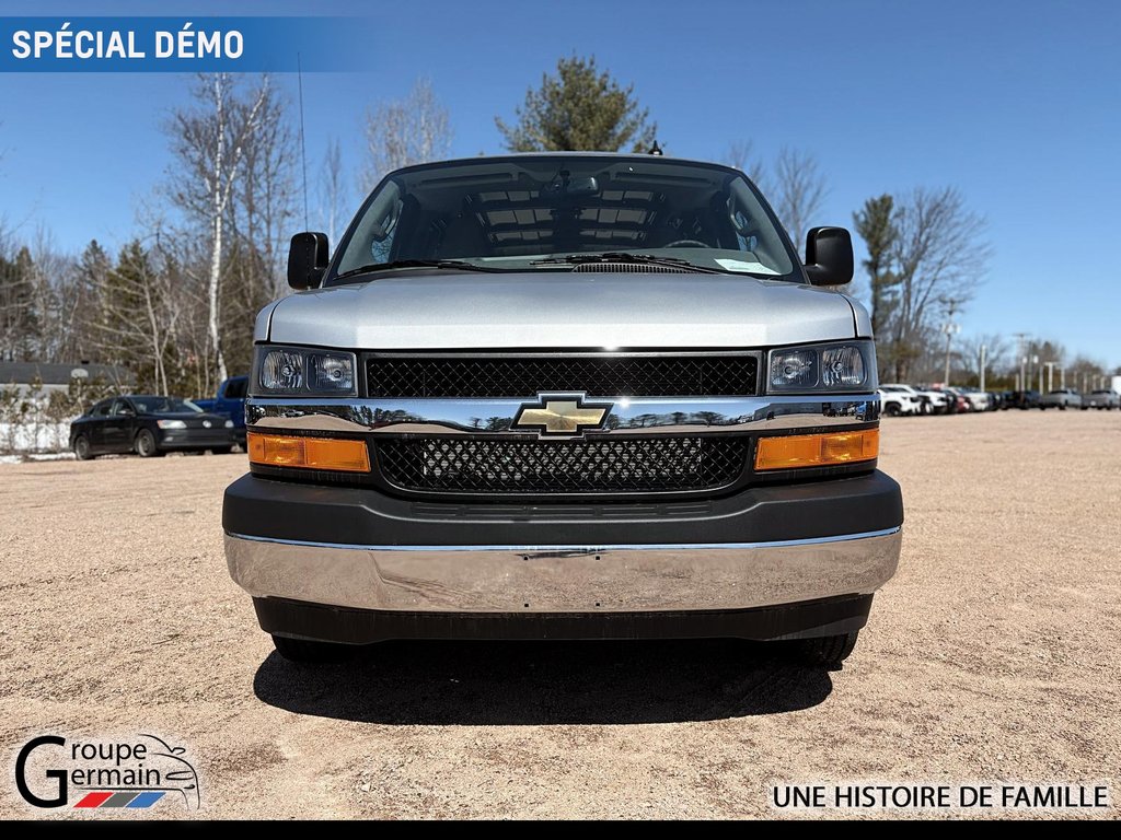2024 Chevrolet Express Cargo 3500 in St-Raymond, Quebec - 8 - w1024h768px