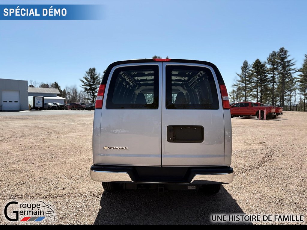 2024 Chevrolet Express Cargo 3500 in St-Raymond, Quebec - 4 - w1024h768px