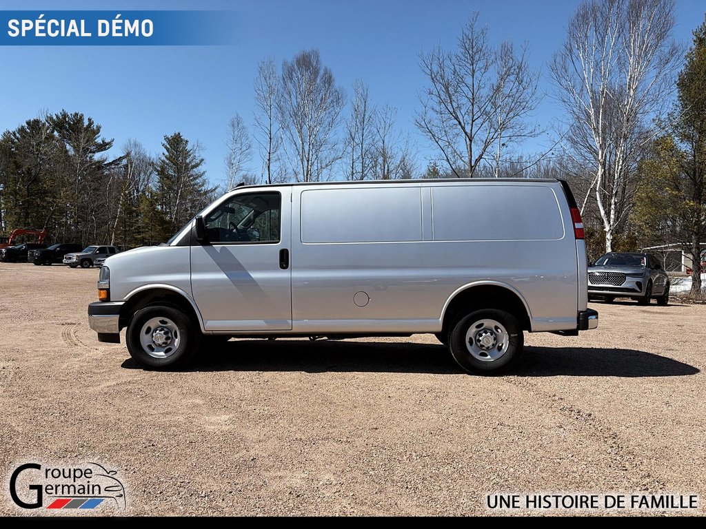 2024 Chevrolet Express Cargo 3500 in St-Raymond, Quebec - 6 - w1024h768px