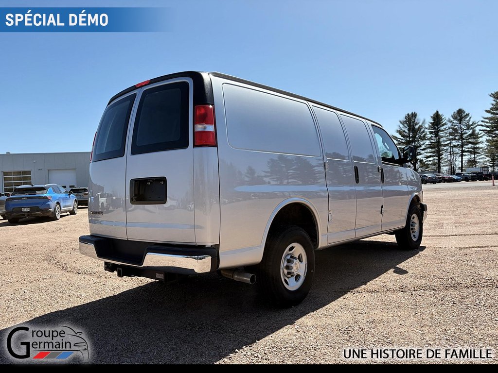 2024 Chevrolet Express Cargo 3500 in St-Raymond, Quebec - 3 - w1024h768px