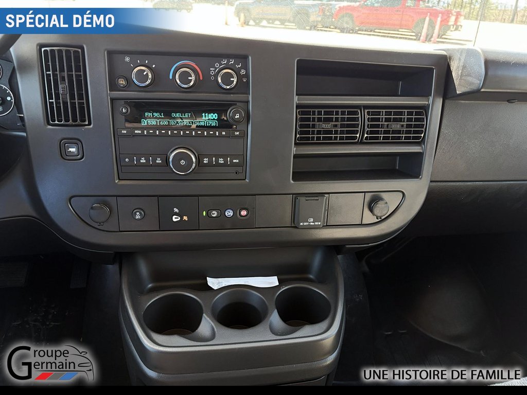 2024 Chevrolet Express Cargo 3500 in St-Raymond, Quebec - 15 - w1024h768px