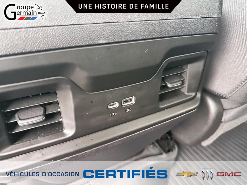 2022 Chevrolet Silverado 1500 in St-Raymond, Quebec - 22 - w1024h768px