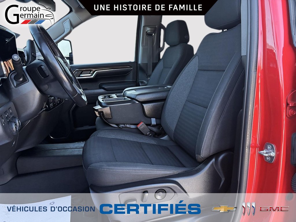 2022 Chevrolet Silverado 1500 in St-Raymond, Quebec - 19 - w1024h768px