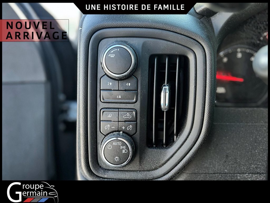 2024 Chevrolet Silverado 2500 in St-Raymond, Quebec - 12 - w1024h768px