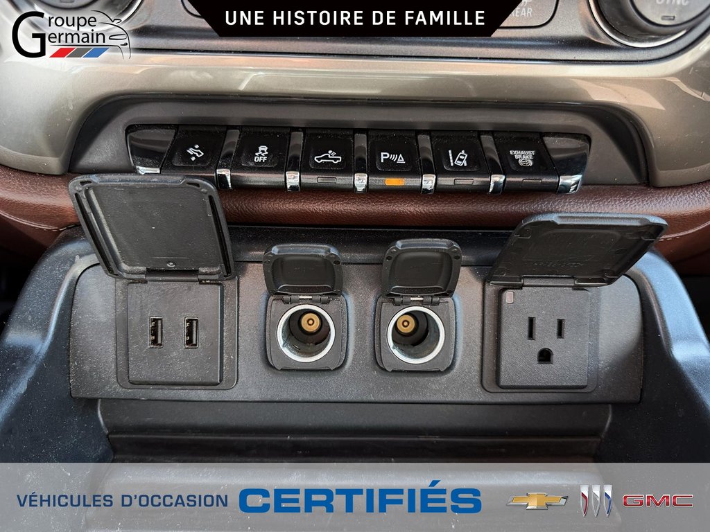 2017 Chevrolet Silverado 3500 in St-Raymond, Quebec - 33 - w1024h768px
