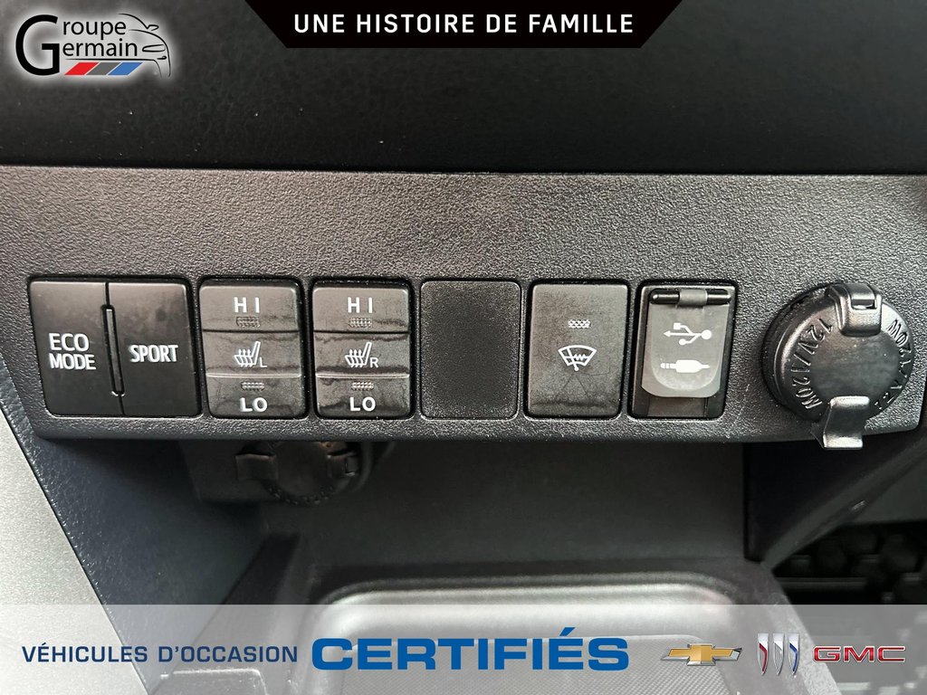 2016 Toyota RAV4 in St-Raymond, Quebec - 21 - w1024h768px