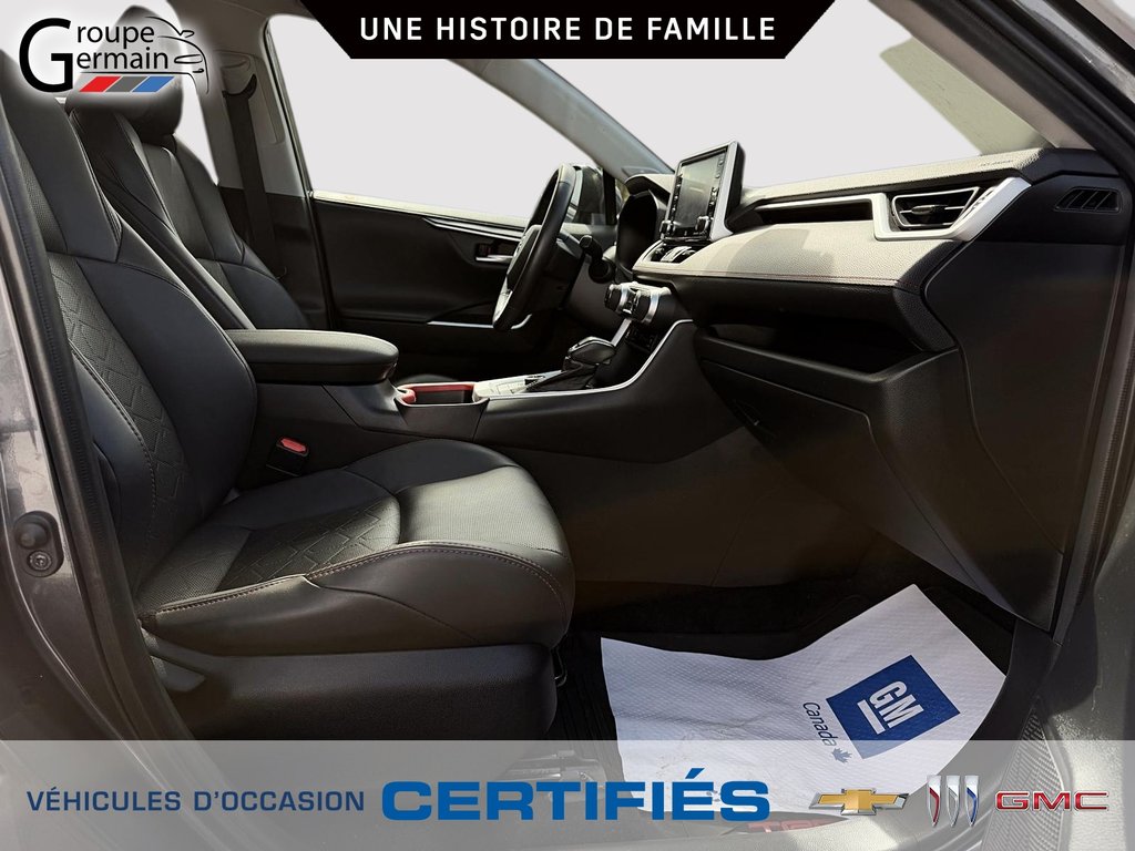 2020 Toyota RAV4 in St-Raymond, Quebec - 17 - w1024h768px