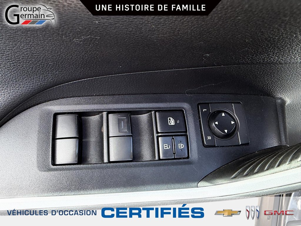 2020 Toyota RAV4 in St-Raymond, Quebec - 19 - w1024h768px