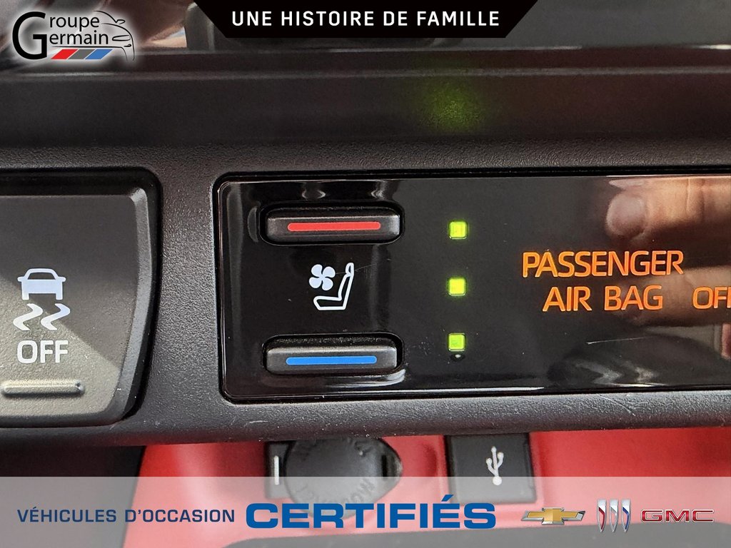 2020 Toyota RAV4 in St-Raymond, Quebec - 31 - w1024h768px