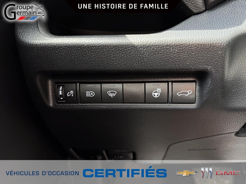 2020 Toyota RAV4 in St-Raymond, Quebec - 25 - w1024h768px