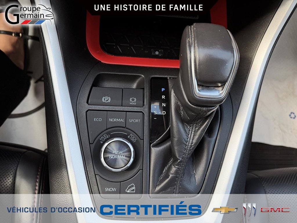 2020 Toyota RAV4 in St-Raymond, Quebec - 33 - w1024h768px
