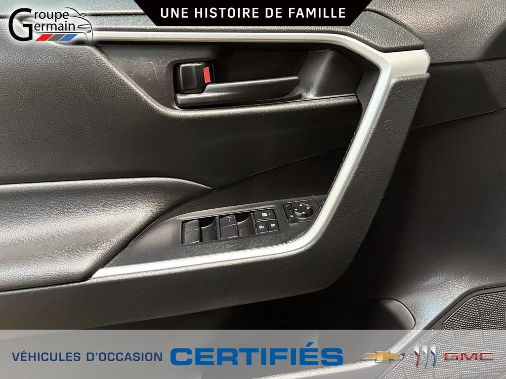 2022 Toyota RAV4 in St-Raymond, Quebec - 19 - w1024h768px