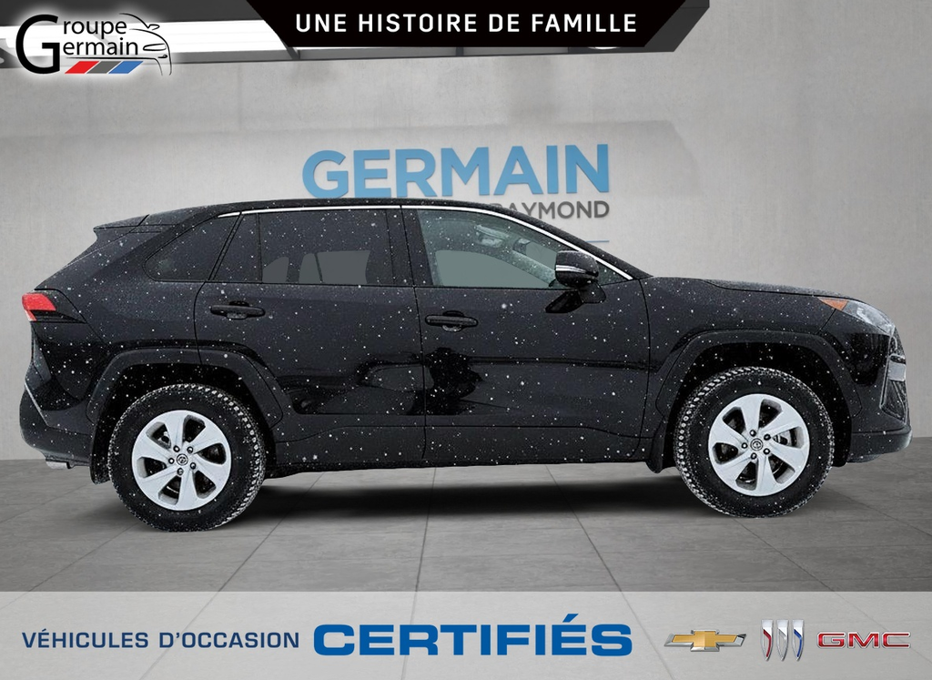 2022 Toyota RAV4 in St-Raymond, Quebec - 9 - w1024h768px