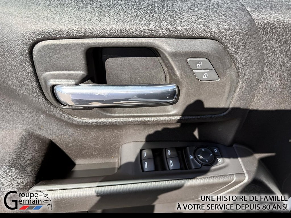 2022 Chevrolet Silverado 1500 à Donnacona, Québec - 10 - w1024h768px