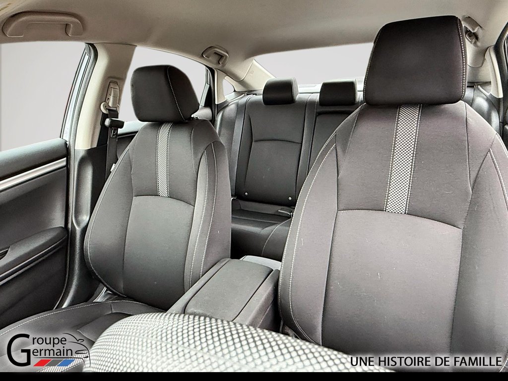 2020 Honda CIVIC in Donnacona, Quebec - 16 - w1024h768px