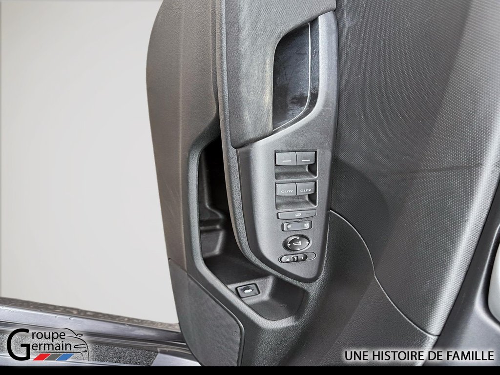 2020 Honda CIVIC in Donnacona, Quebec - 10 - w1024h768px