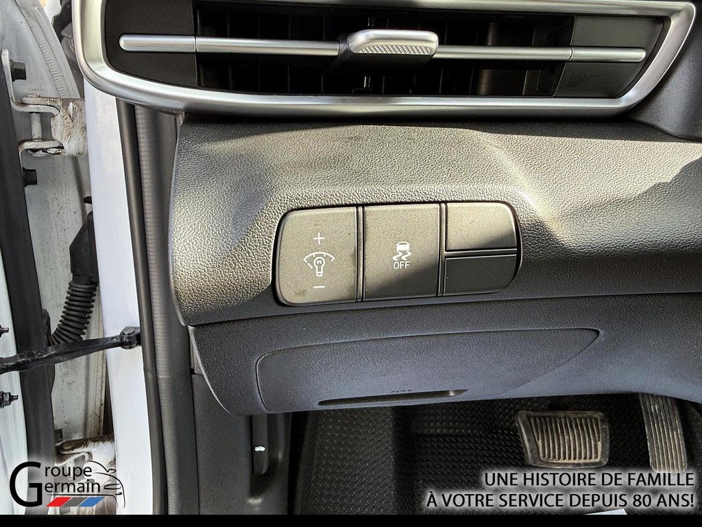 2024 Hyundai ELANTRA in Donnacona, Quebec - 11 - w1024h768px
