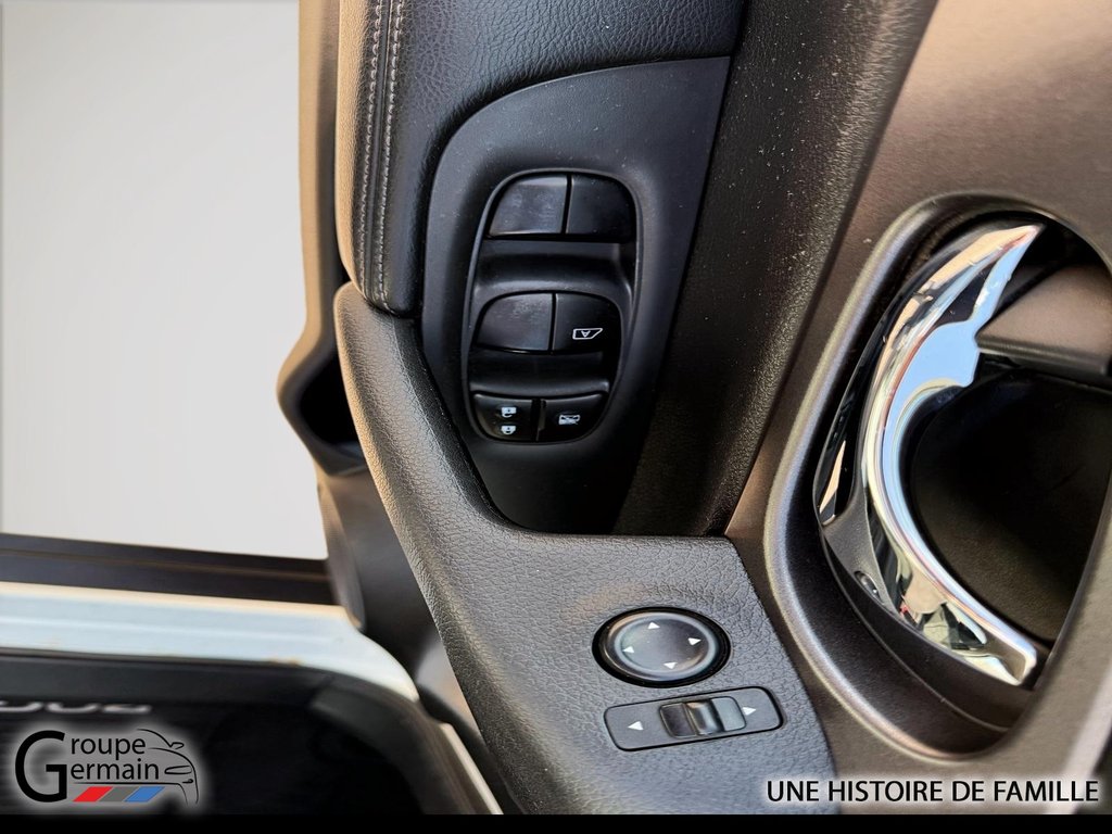 2016 Nissan Rogue in Donnacona, Quebec - 10 - w1024h768px